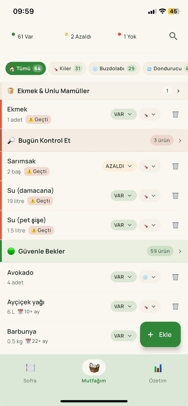Refoodio Mutfağım ekranı: kiler, buzdolabı ve dondurucu ayrımıyla ürün listesi